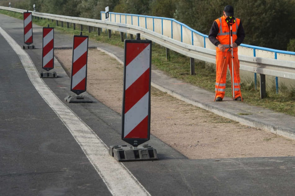Nur ein Fahrstreifen steht Autofahrern am Montagabend ab 20 Uhr auf der A2 zur Verfügung. (Symbolbild)