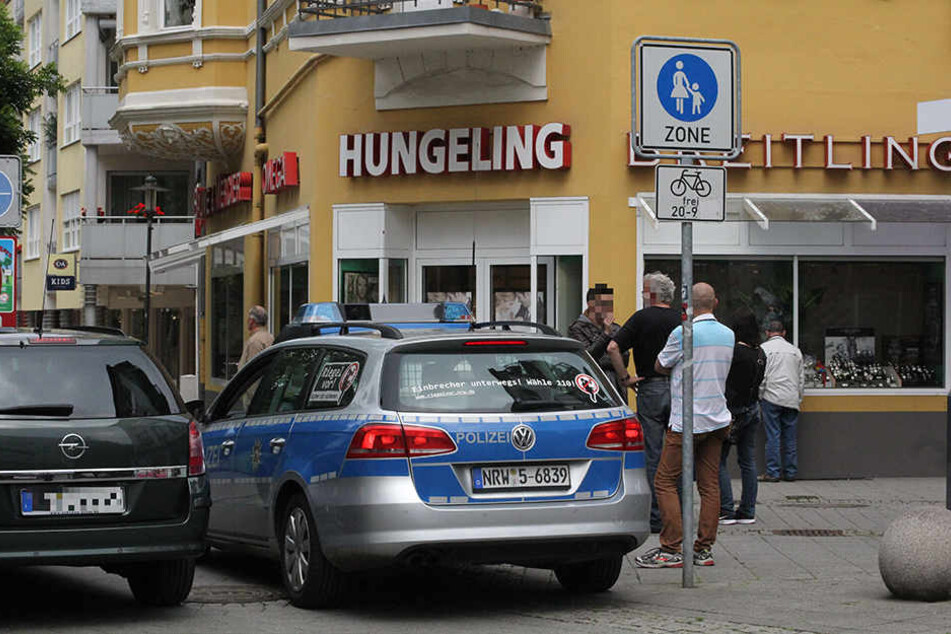 Irrsinnig schnell räumte die Bande den Juwelier aus.