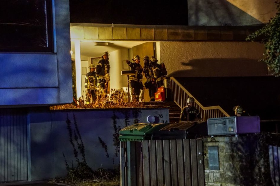 Zehn Bewohner, darunter acht Kinder im Alter von vier bis 19 Jahren, wurden von der Feuerwehr in Sicherheit gebracht.