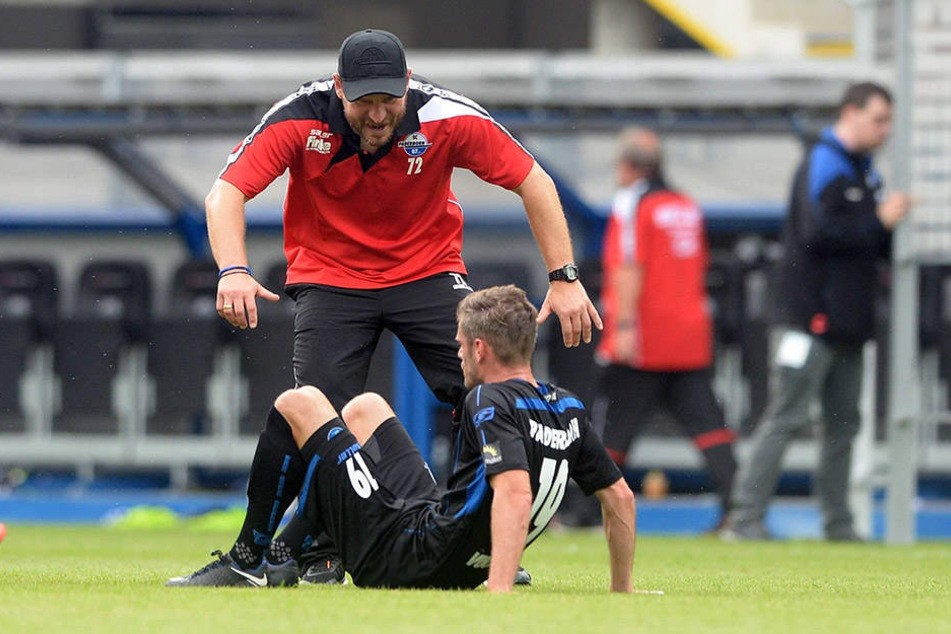 Der erste Heimsieg der Saison steht: Steffen Baumgart freut sich.