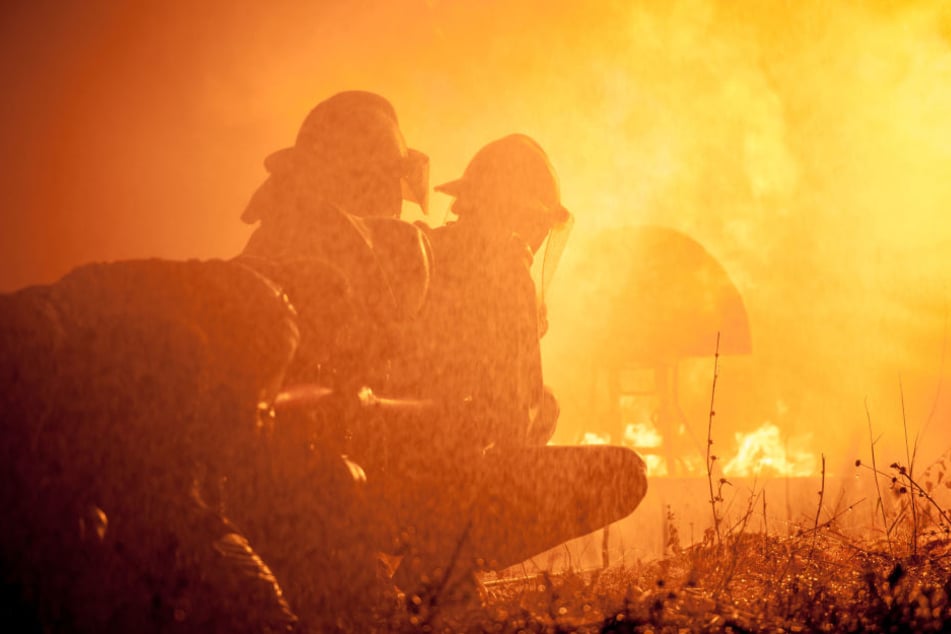 Das Feuer breitete sich so schnell aus, dass die Feuerwehr Vollalarm für das gesamte Stadtgebiet auslöste. (Symbolbild)