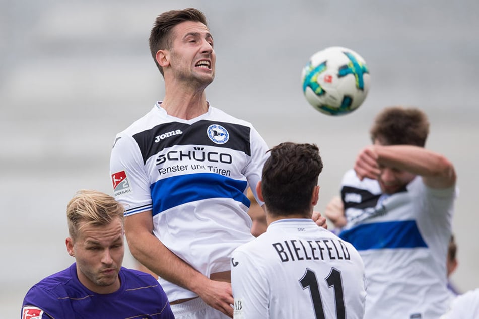 Andraz Sporar (2. v. l.) bekam vor Fabian Klos den Vorzug und durfte gegen Erzgebirge Aue von Beginn an auf den Platz.