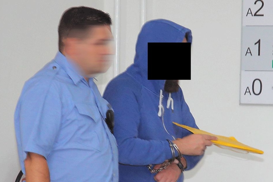 Dennis Z. (36) nahm das Urteil ohne die Miene zu verziehen hin.