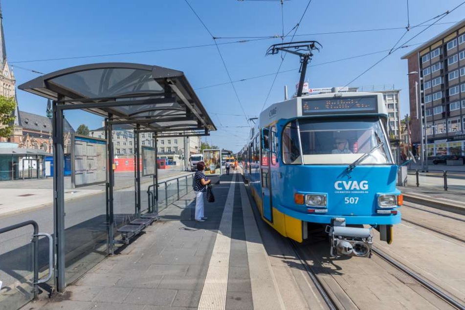 Die CVAG bittet, an ihren Haltestellen nicht zu rauchen. Die erste "Frischhaltestelle" befindet sich am Theaterplatz. Foto: Uwe Meinhold