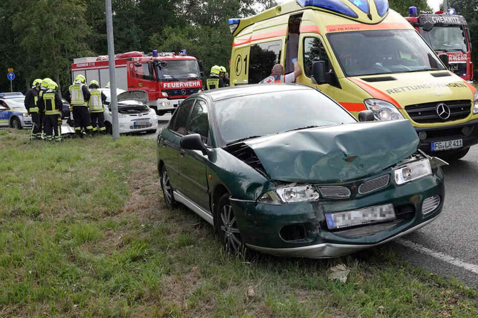 Der Mitsubishi krachte dem Hyundai mit voller Wucht hinten rein.