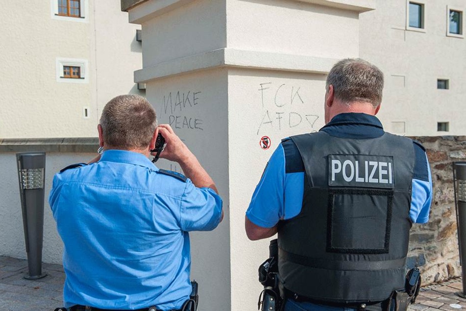 Schmierereien an Schloss Freudenstein in Freiberg: Weil es sich um linke
Schriftzüge handelt, ermittelt der Staatsschutz.