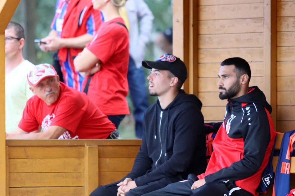 Beim FCE-Testspiel saß Aykut Soyak (l.) nur auf der Bank.