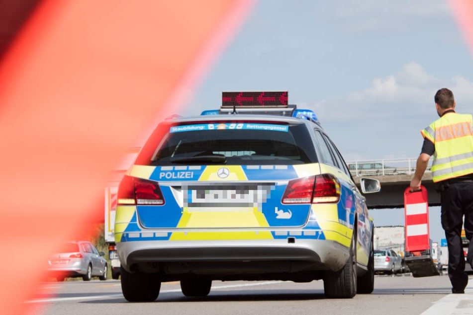 Erst am Flughafen konnte der Flüchtige von der Polizei gestellt werden. (Symbolbild)