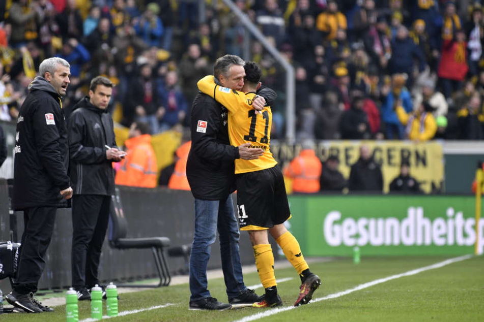 Den 1:1-Ausgleich markierte Aias Aosman, der anschließend Geburtstagskind Uwe Neuhaus herzte.