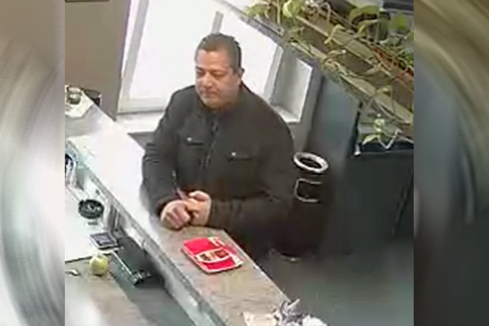 Dieser Mann soll mehrere hundert Euro in Heiligenstadt erbeutet haben.