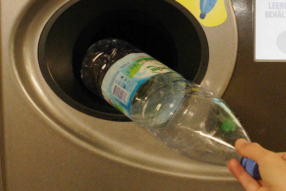 Auf Plastikflaschen werden 25 Cent Pfand gewährt.
