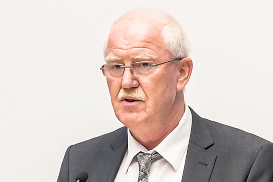 Sorgenvoller Blick bei Zwickaus Finanzbürgermeister Bernd Meyer (Linke).