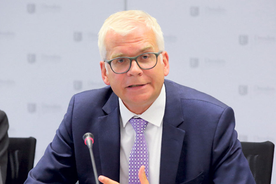 Hat ein Milliarden-Euro-Problem: Bildungsbürgermeister Hartmut Vorjohann (54, CDU).