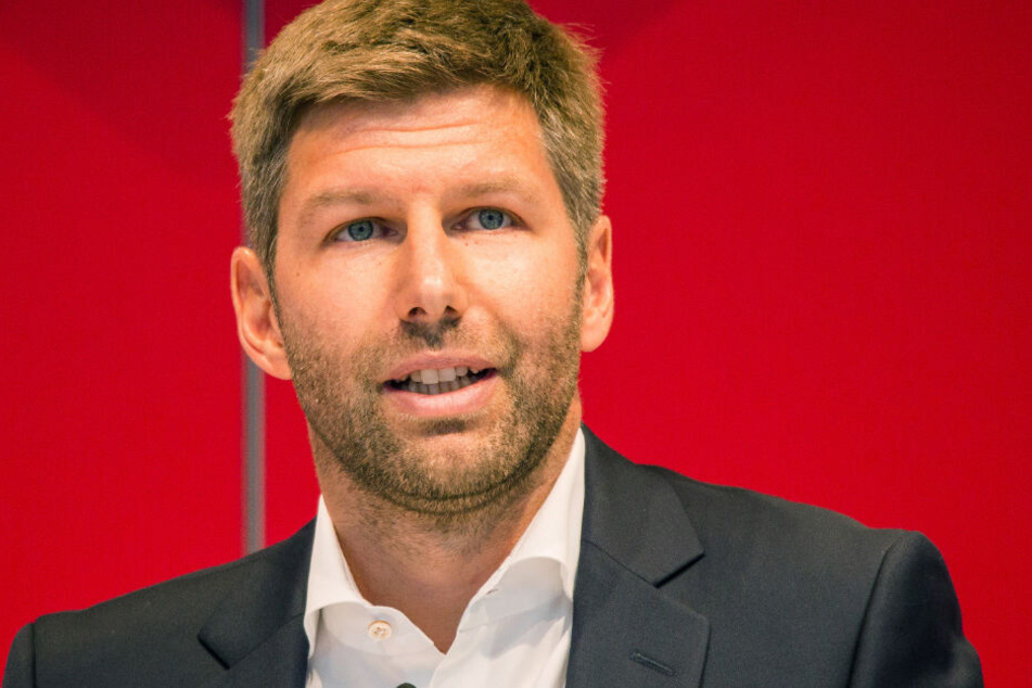Thomas Hitzlsperger, damaliger Sportvorstand des VfB Stuttgart, hält bei der Mitgliederversammlung im Juli 2019 eine Rede.