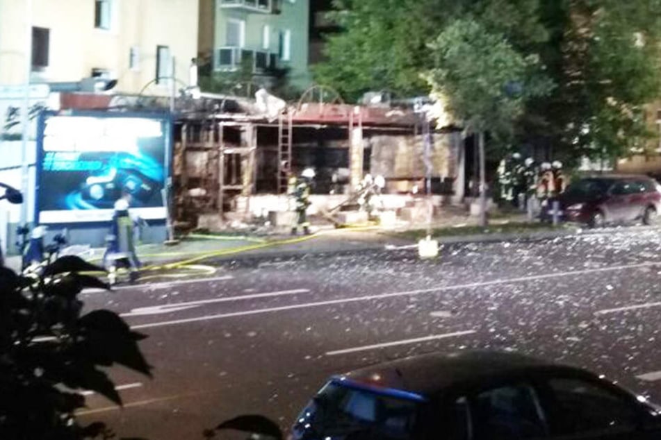 An der Shisha-Bar entstanden schwere Schäden, war es eine Explosion? Die Polizei ermittelt.