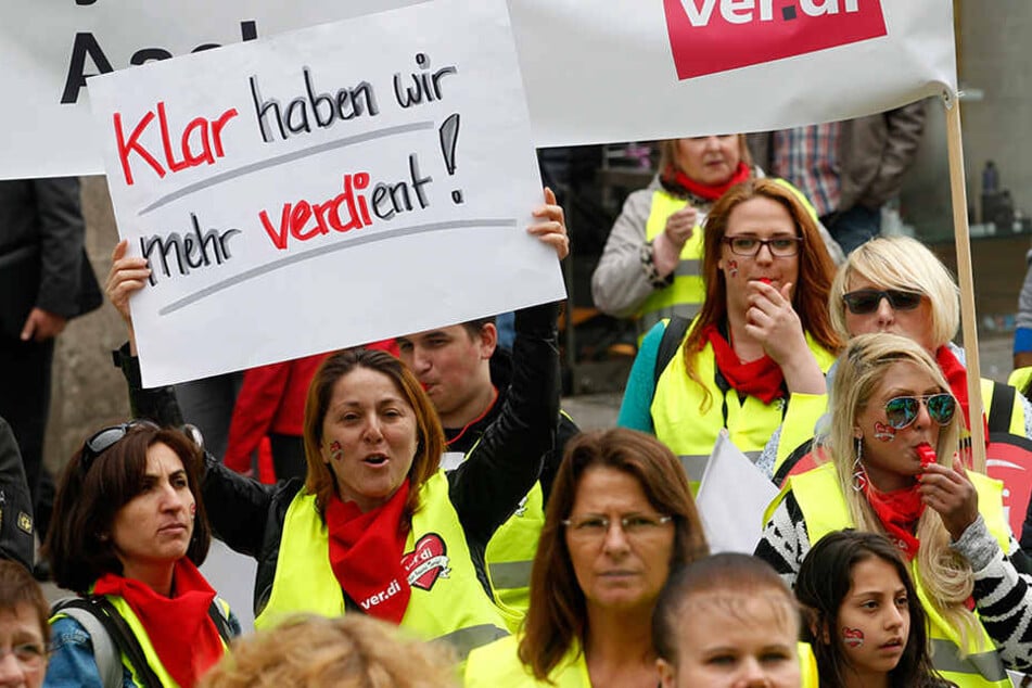 Auch am Samstag legen Mitarbeiter bei Kaufhof, Kaufland, H&M und Obi ihre Arbeit nieder. (Symbolbild)