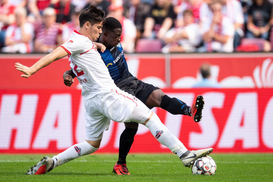 Im Hinspiel im September 2018 kassierte die FC-Abwehr um Jorge Meré (21) fünf Gegentore gegen Paderborn.