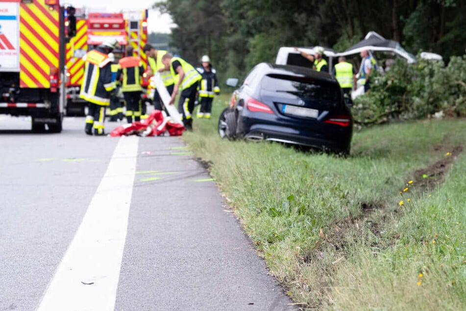 Zum Zeitpunkt des Unfalls auf der A8 saßen fünf Menschen in dem Kleinbus.