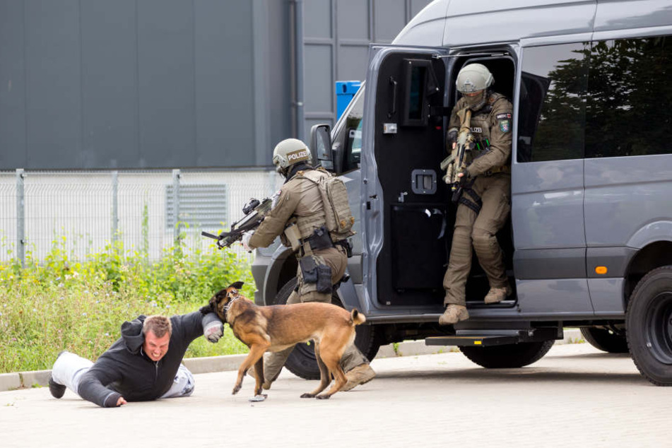Das SEK der Polizei Frankfurt übt die Abwehr einer terroristischen Bedrohung.