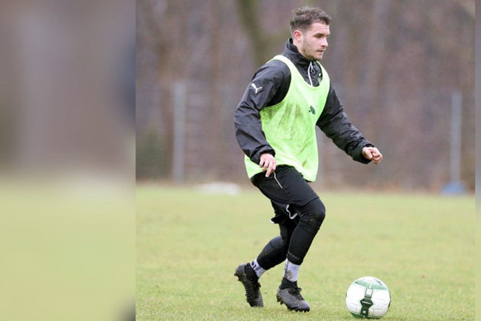 FSV-Neuzugang Daniel Gremsl während des Trainings am Ball.