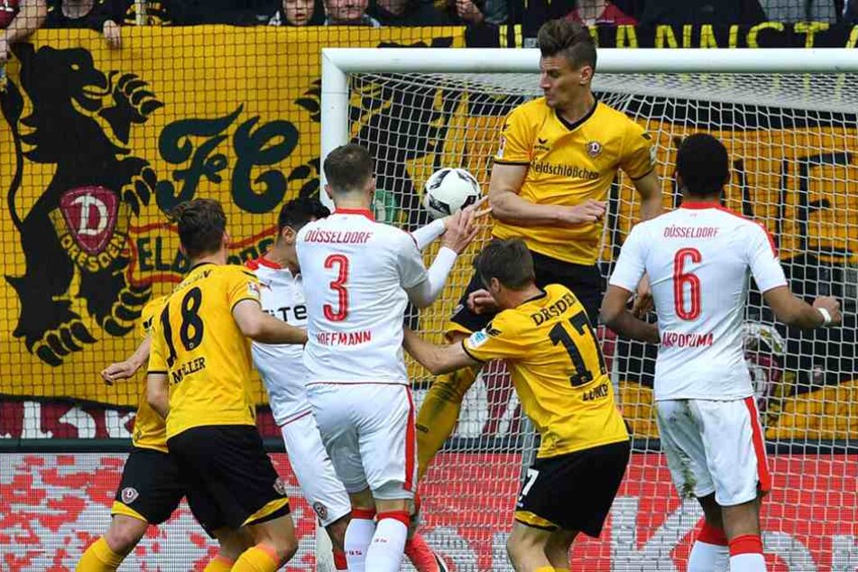 Obenauf: Stefan
Kutschke
(2.v.r.) spielt
bisher eine
überragende
Saison.