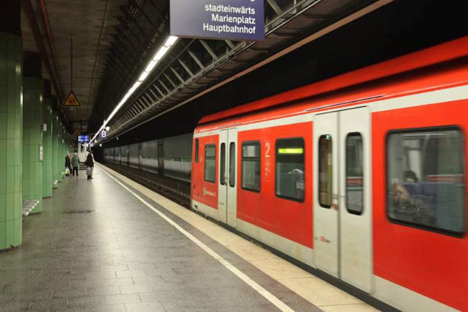 Unfassbar, was der 55-Jährige in der S-Bahn erleben musste.