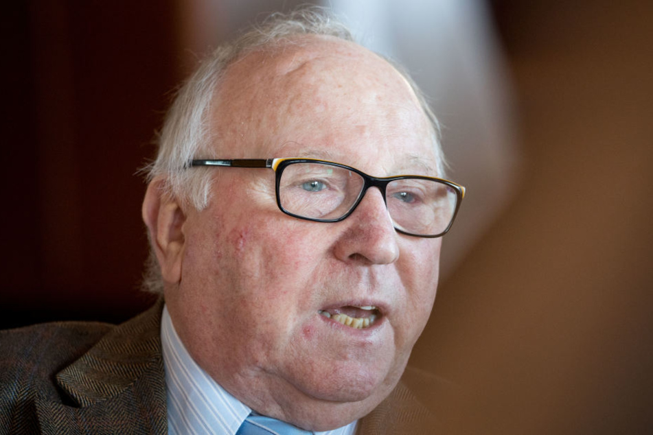 Uwe Seeler warnt vor einer überzogenen Erwartungshaltung.