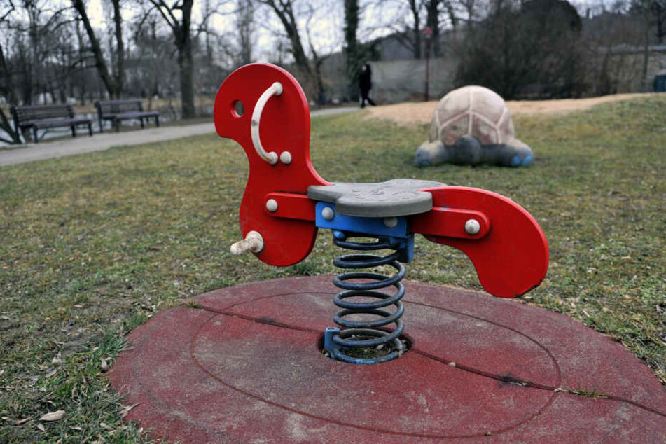 Der Unbekannte zielte auf einen Spielplatz. (Symbolbild)