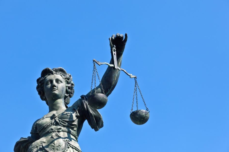 Der 33-Jährige soll seine Arbeitskollegin sexuell genötigt haben. (Symbolbild)