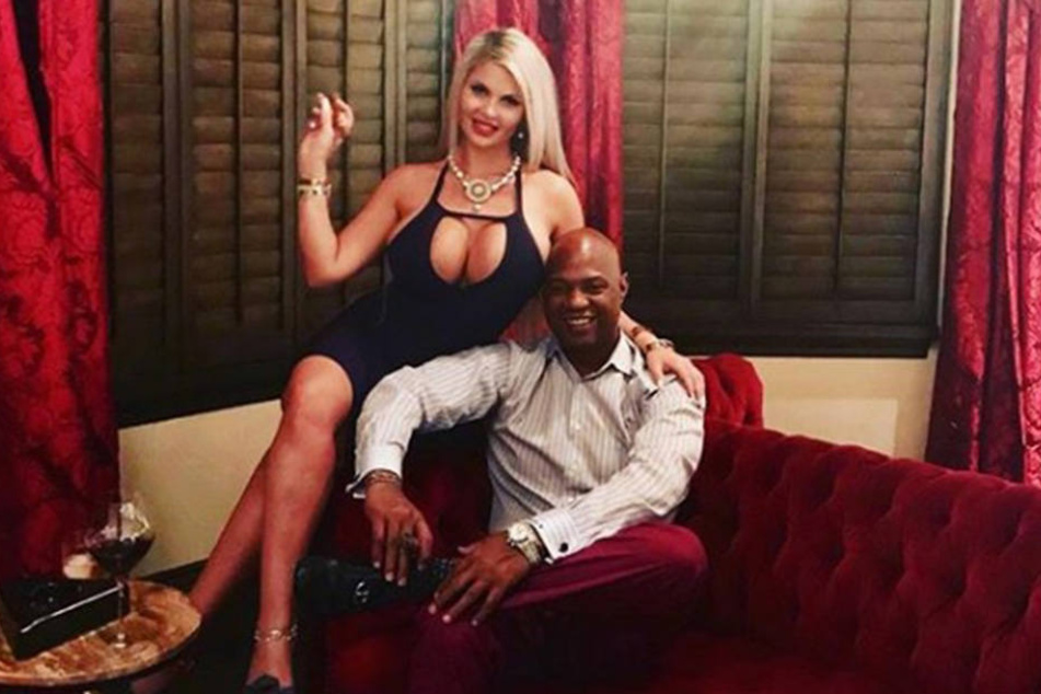 Sophia Vegas und ihr Daniel. Wegen der Zigarre in ihrer Hand zweifeln viele Fans an ihrer Schwangerschaft.