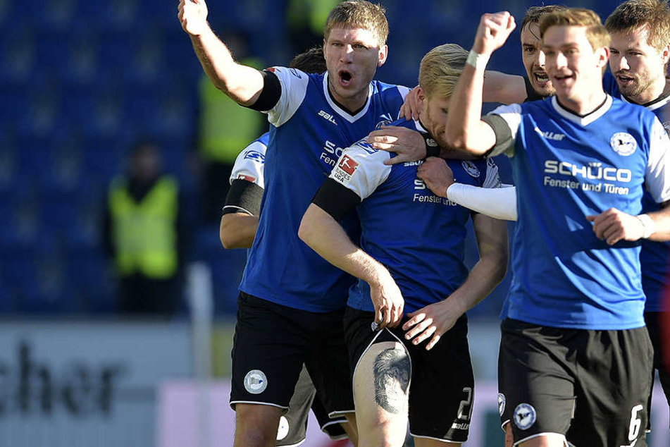 Nach dem 1:0 gegen Bochum präsentierte Voglsammer stolz sein Löwen-Tattoo.