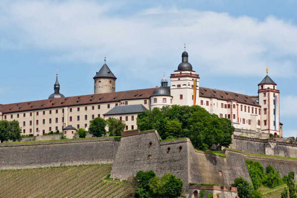 Der Mann stürzte von der Mauer der Festung Marienburg in Würzburg.