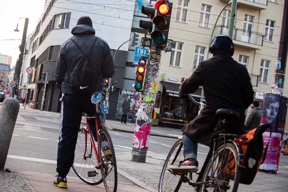 Bald schon werden Fahrradfahrer bei Rot nicht mehr absteigen müssen.