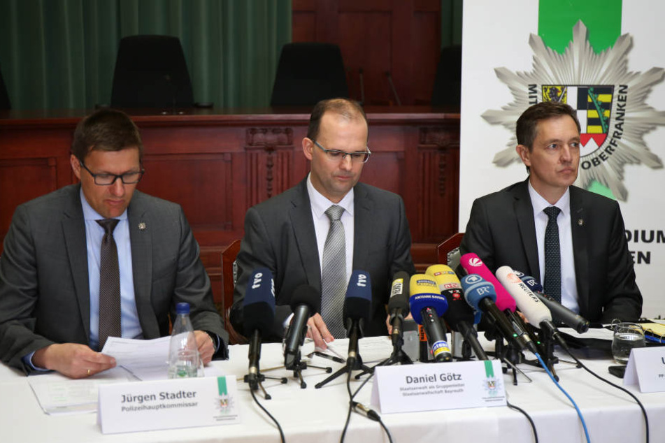 Hauptkommissar Jürgen Stadter (v.l.n.r.), Staatsanwalt Daniel Götz und Uwe Ebner, Leiter der Soko "Peggy" haben am Mittwoch die Untersuchungsergebnisse zur möglichen Verbindung zum NSU vorgestellt.