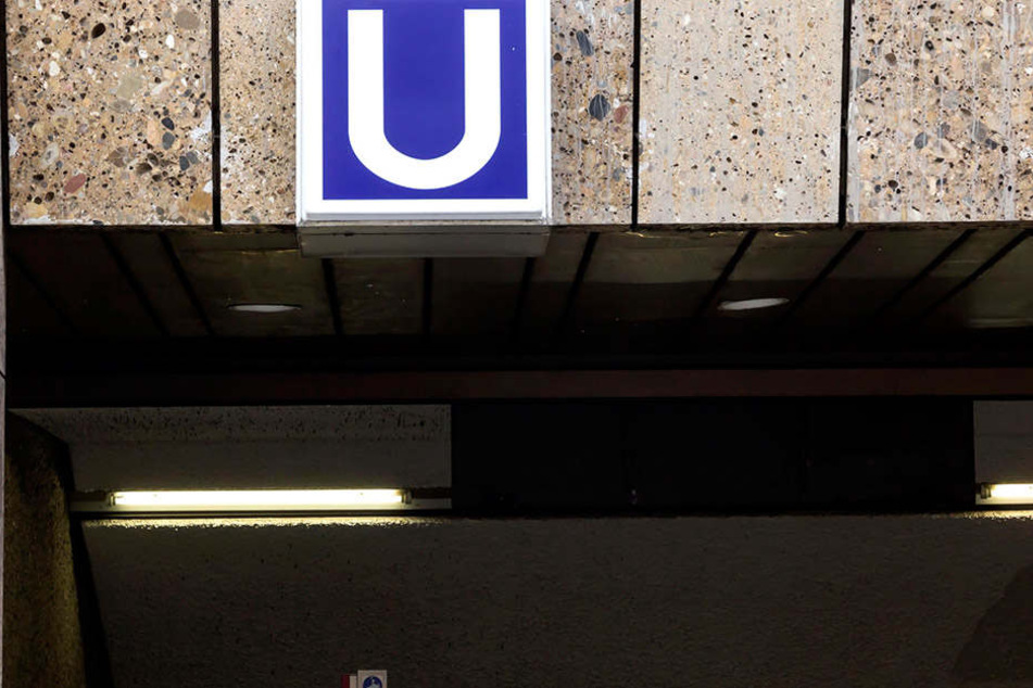 Schwer verletzt kroch der Mann plötzlich aus dem Gleisbett der Kölner U-Bahn.