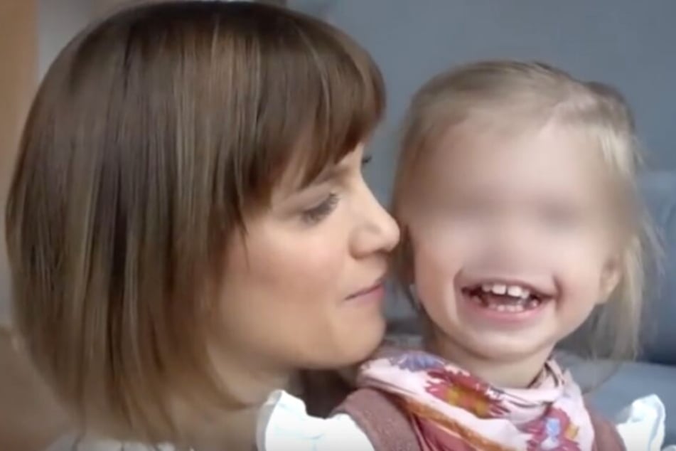 Schauspielerin Isabell Horn ist stolz auf ihre kleine Ella.