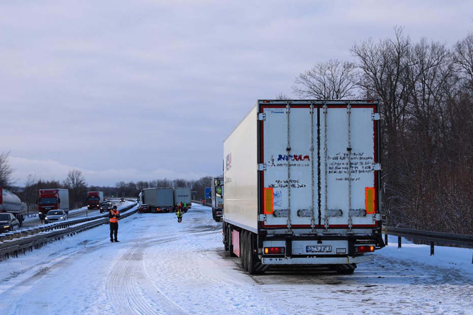 Durch den heftigen Schneefall auf der A4 zwischen Weißenberg und Bautzen Ost kam es zu den Unfällen.