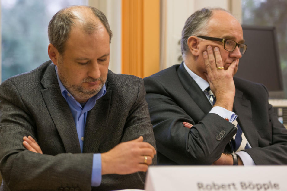 Robert Böpple, Leiter der Parkeisenbahn (l.), und Schlösserland-Chef Christian Striefler (r.) zeigten sich am Dienstag sichtlich betroffen.