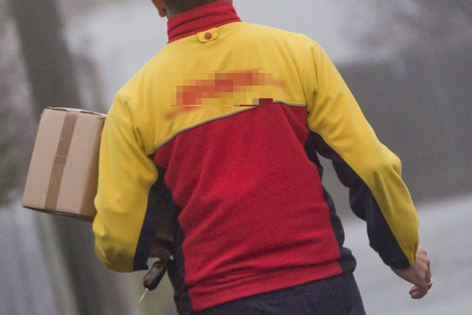 Ohne Bedenken folgte der 20-Jährige einem Steg im Wald (Symbolbild).