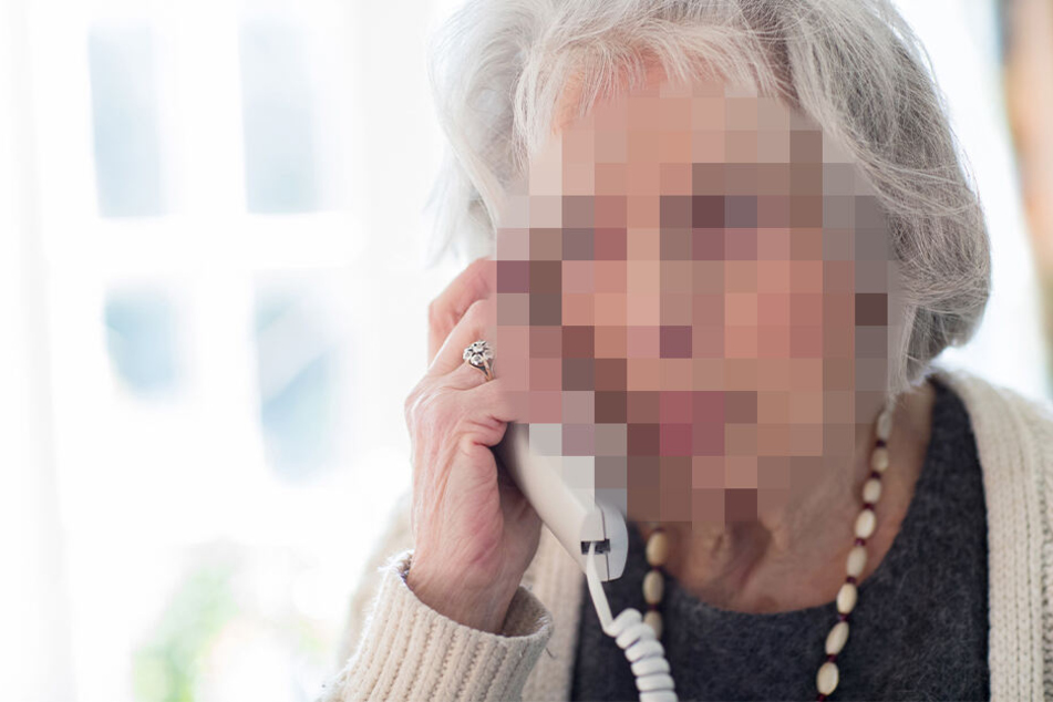 Betrüger wollten von zwei Rentnerinnen Geld ergaunern. (Symbolbild)