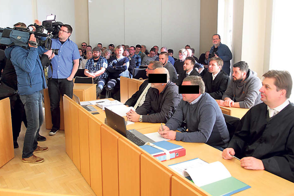 Prozessauftakt im Amtsgericht Kamenz gegen die
vier Männer, die einen Flüchtling fesselten.