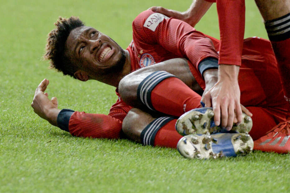 Bayern Münchens Kingsley Coman musste gegen den FC Augsburg verletzt vom Feld.