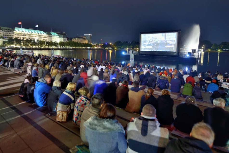 Beim "Binnenalster Filmfest" wird der Jungfernstieg zum Open-Air-Kino.