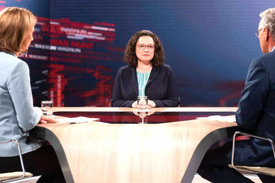 Andrea Nahles (48, SPD) stellt sich den kritischen Fragen der ZDF-Redaktion in Person von Bettina Schausten (links) und Peter Frey (rechts).