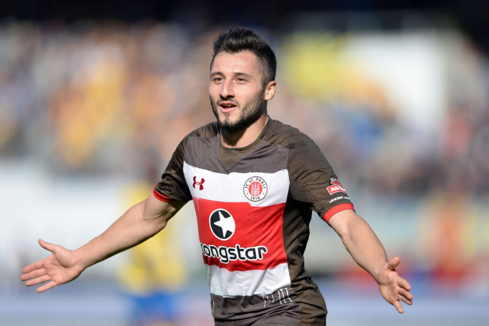 Cenk Şahin (25) jubelt nach einem Treffer. Für St. Pauli wird er aber nicht mehr spielen. (Archivbild)
