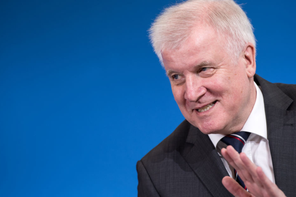 Horst Seehofer, Bundesminister für Inneres, Heimat und Bau, will der AfD die Argumente nehmen.