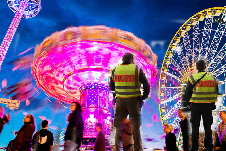 Bei einer Kirmes klagten zahlreiche Menschen über Übelkeit. (Bildmontage)