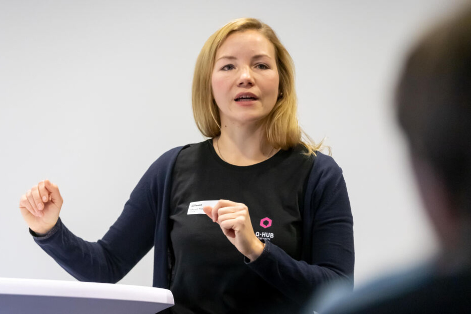 Manja Naumann (31) von Q-Hub präsentiert die Highlights der "Start-up-Week".