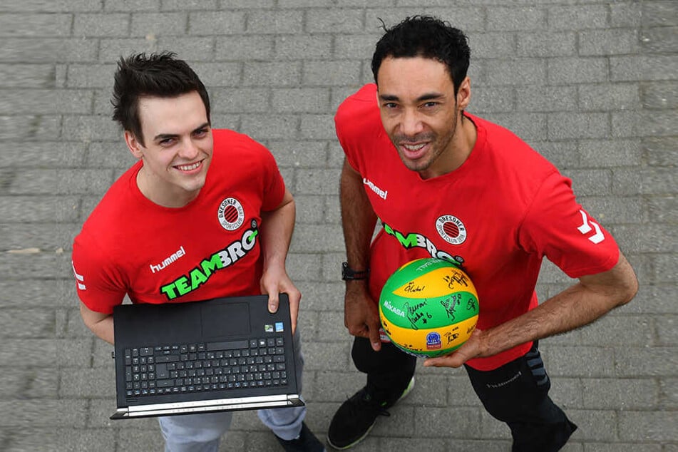 Sie ergänzen sich gut als Typen und Co-Trainer: Links der emotionale Till Müller mit Laptop,rechts der Pragmatiker Jairo Hooi mit Ball.