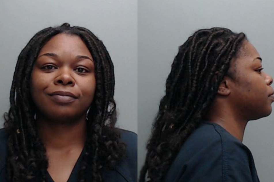 Tiffani Shadell Lankford (32) rastete völlig aus und schlug eine 15-jährige Schülerin zu Boden.